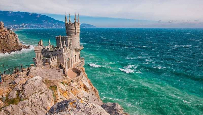 Крымские курорты адаптируются к трудностям: туристический сезон набирает обороты