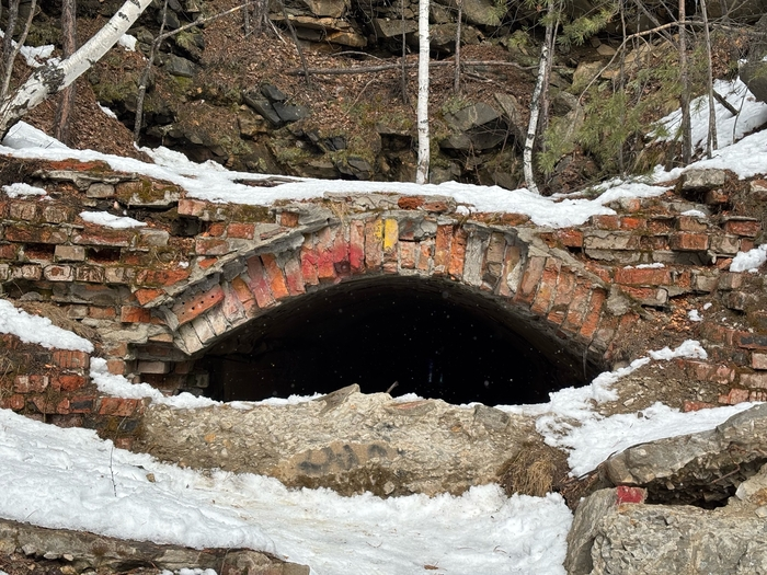 Заброшенное сердце Урала: путешествие по забытым рудникам и храмам