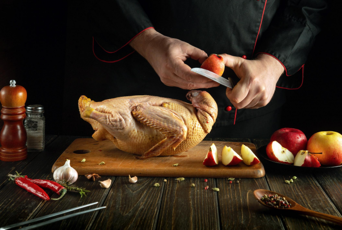 Что приготовить на Новый год: ленивая утка с яблоками и квашеной капустой, которая готовит себя сама