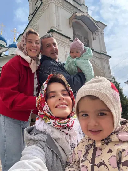 Корзины с цветами и фото из храма: как Виктория и Олег Шеляговы, Яна Рудковская, Татьяна Навка и другие звёзды отметили Пасху