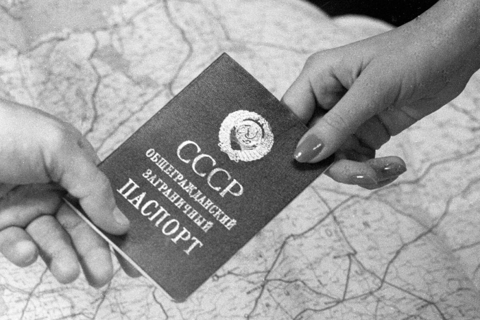 35 лет назад советским гражданам разрешили свободно выезжать за границу