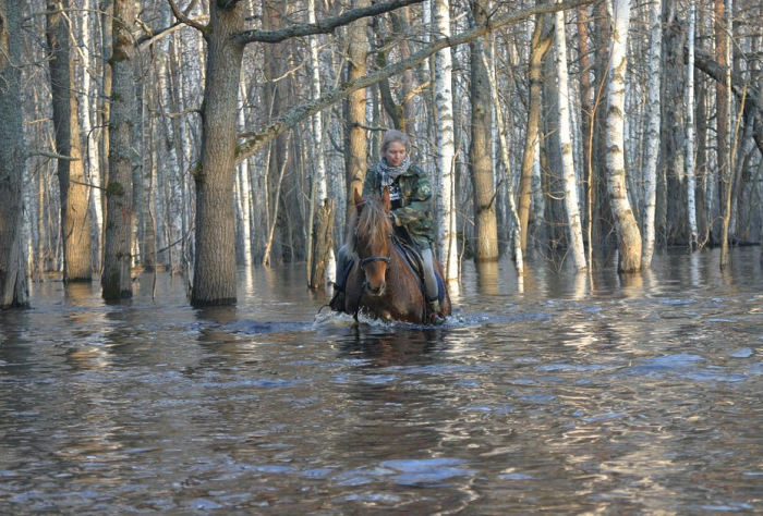 «Закрой глаза и держись за седло» Россиянка преодолела верхом на коне самые труднодоступные маршруты России. Как ей это удалось?