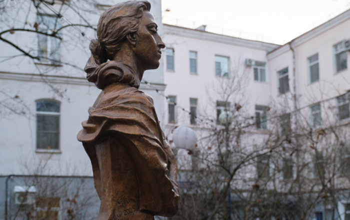 Майе Плисецкой установили бюст и посвятили гостиничный номер