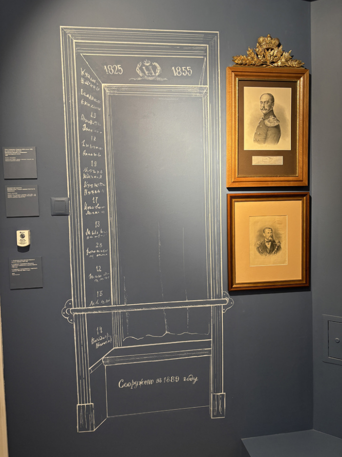 Кортик-браслет и трехсотлетнее кружево: яркая выставка к 325-летию Морского кадетского корпуса