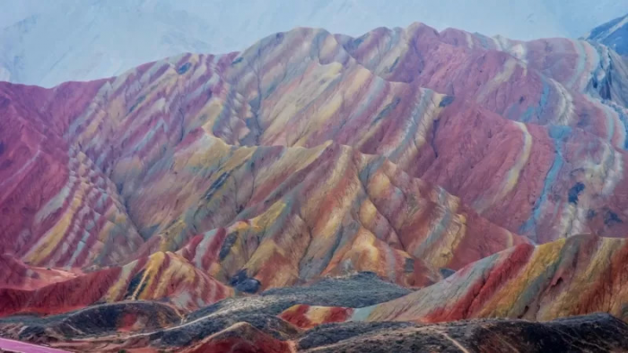 ​​Пляж из стекла и танцующий лес: редкие фотографии удивительных мест Земли