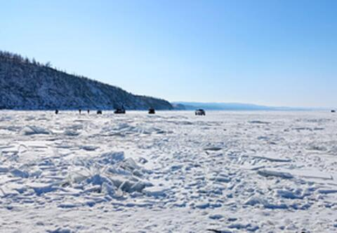 Странные ритуалы: гид с Ольхона бьёт тревогу из-за поведения туристов на Байкале