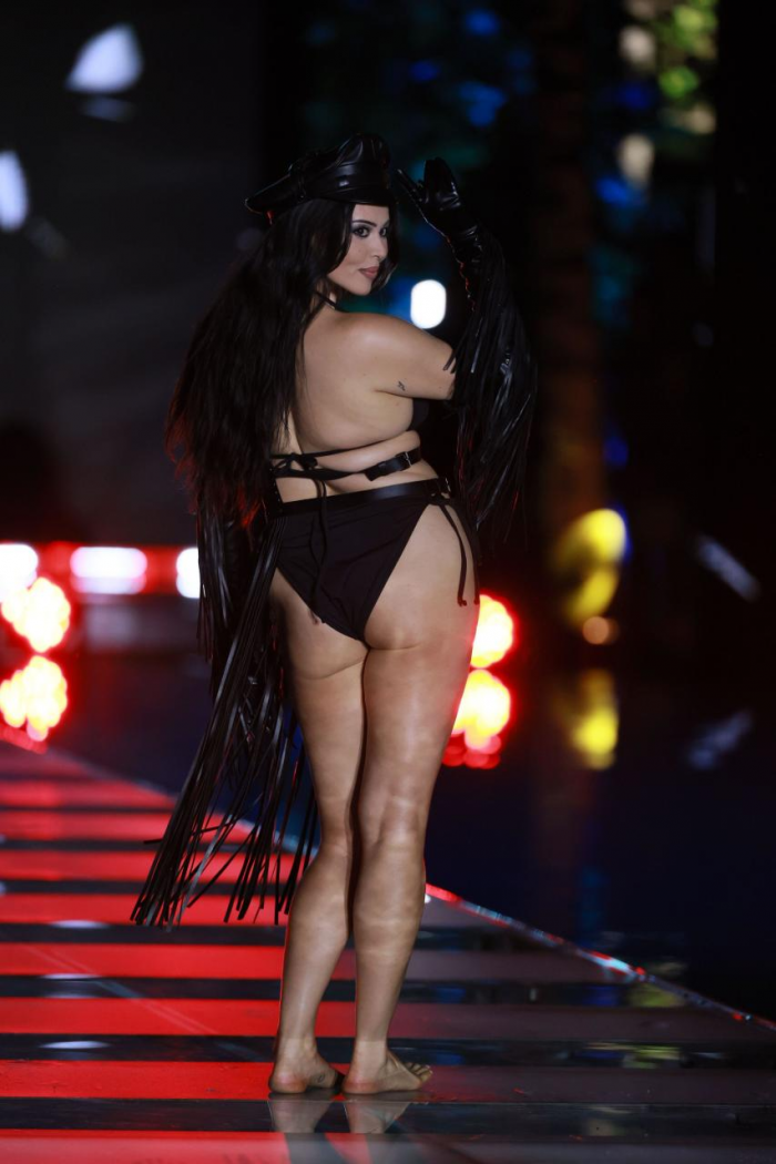 Модели в купальниках: смотрим невероятно горячие фото с недели моды Miami Swim Week — 2026