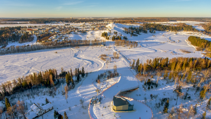 Топ-10 лучших горнолыжных курортов России для отдыха зимой 2025–2026