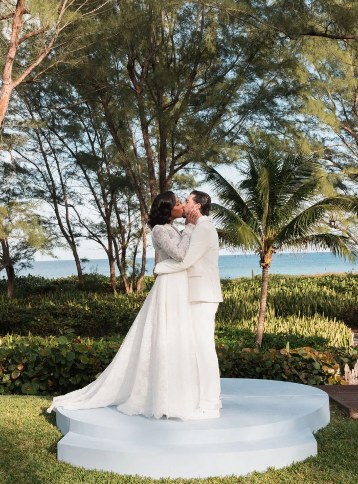 Сменила 10 платьев и получила яхту в подарок от сестры: как прошла свадьба теннисистки Винус Уильямс