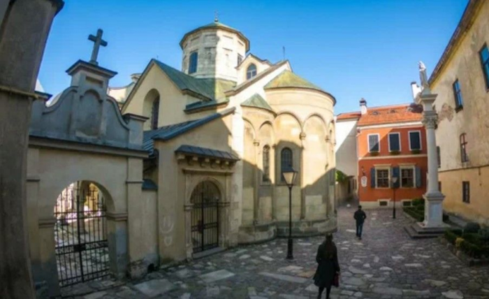 Не те песни: потомки хуторян объявили древнюю общину Львова «понаехавшей»