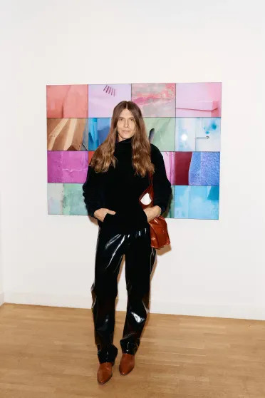 Константин Эрнст, Ольга Свиблова, Мария Миногарова с мужем и сын Анны Михалковой на открытии выставки в Москве