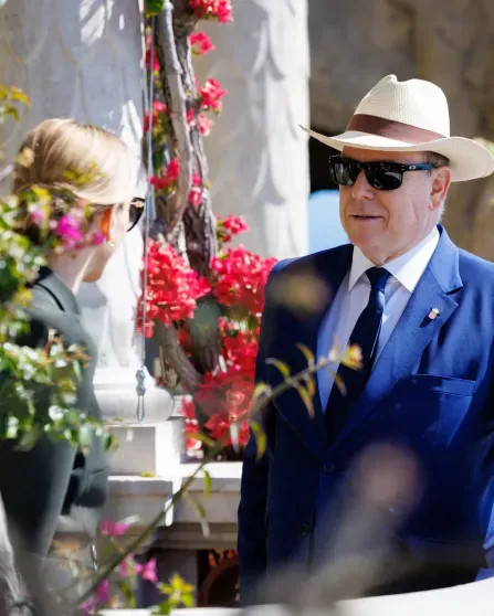 Княгиня Монако Шарлен, князь Альбер II и принцесса Каролина посетили Экзотический сад в Монако