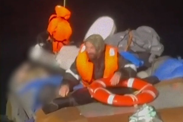 «Моих родных забрало море» Россиянин чудом выжил после 67 дней морского дрейфа на лодке. За что его хотят посадить на три года?