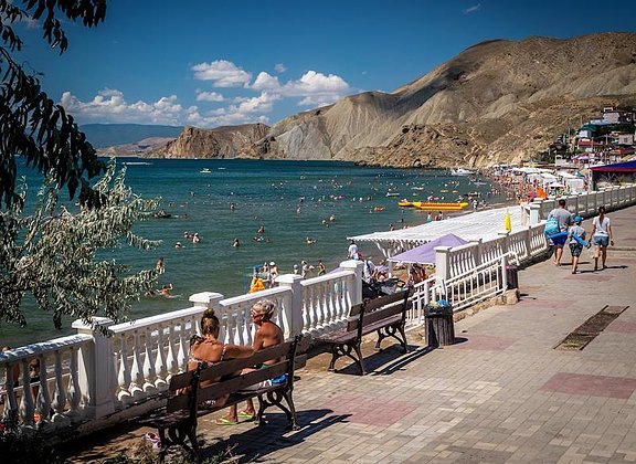 Куда поехать отдыхать летом 2026 года? Больше 20 направлений для отпуска в России и за границей