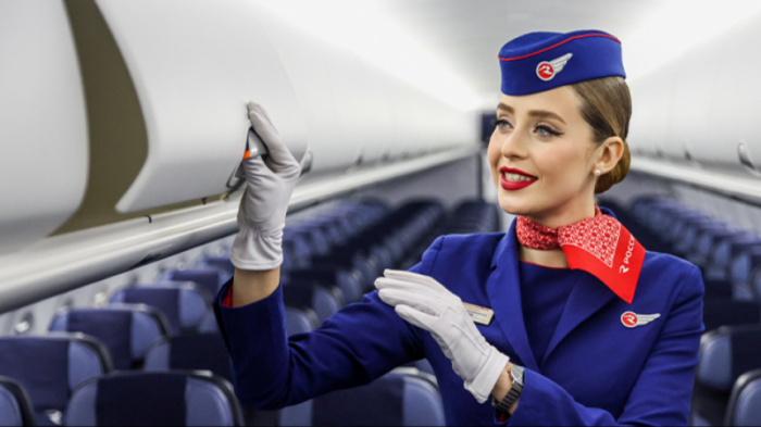 Новый год в небе: как пассажиры и экипаж встречают праздник в самолете