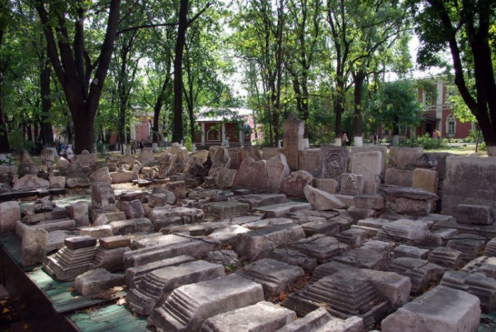 Катакомбы — подземные некрополи