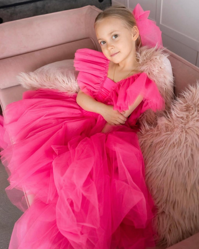 Блогер Юлия Бурцева скончалась во время пластики в московской клинике: в Италии у нее осталась 9-летняя дочь