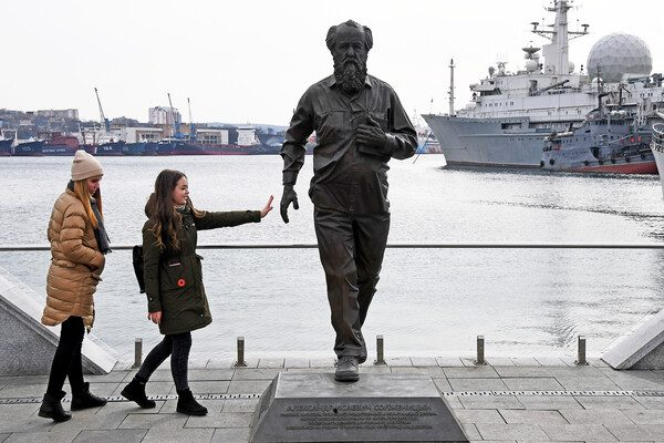 Памятник Солженицыну уберут с набережной Владивостока. Не подходит тематике