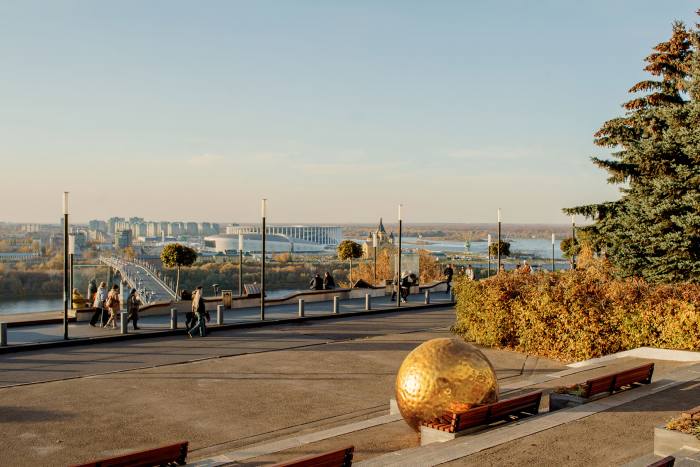 Звезды на фасаде, смыслы — на крыше: как отель возвращает Астрахани идентичность