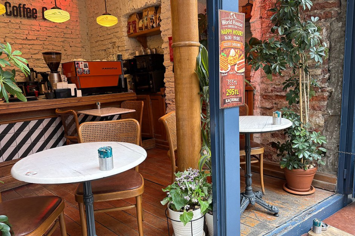 Постучись в его дверь. Как провести незабываемые выходные в турецком городе, который заменил россиянам Париж и Дубай