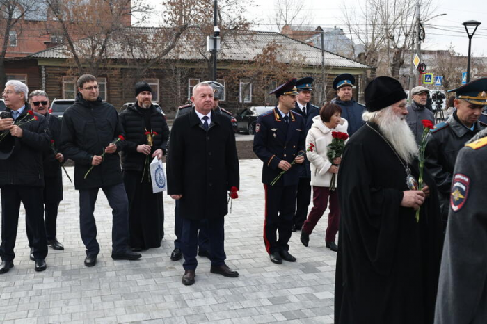 В Барнауле открыли первый в России памятник судебным приставам. Фото
