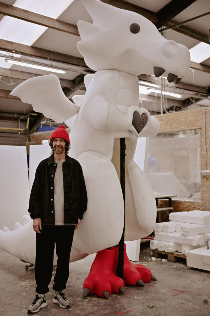 Искусство, которому можно «дать пять»: эксклюзивная инсталляция художника Frankey в отеле Rosewood Hong Kong