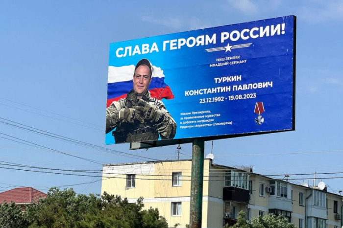 Как Крым переживает это лето. «Что нам война, жизнь — это счастье»