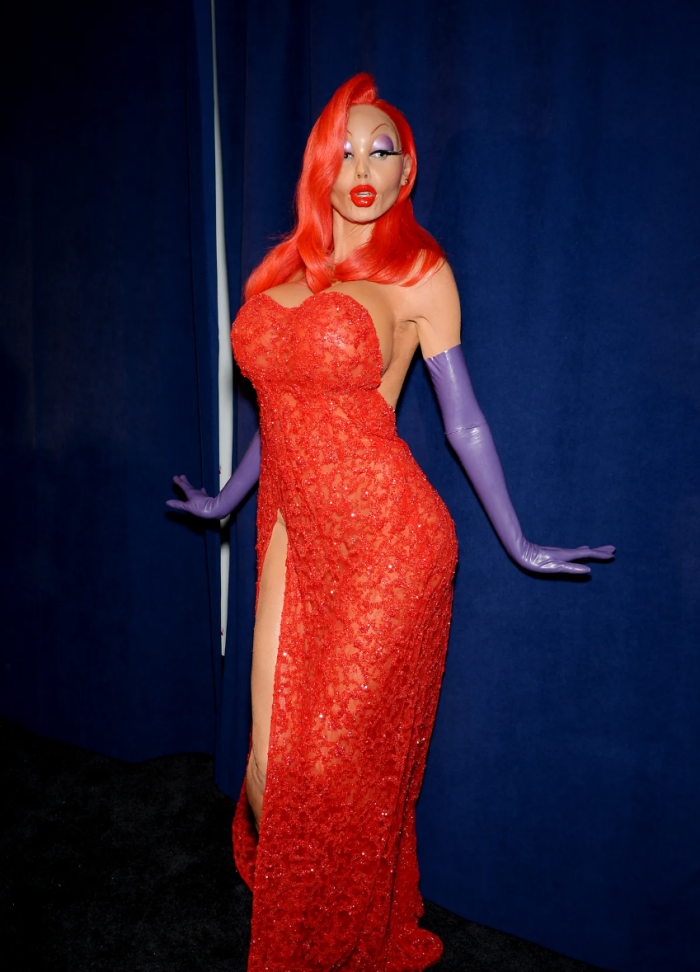 Инопланетянин, зомби, червь и еще 12 самых безумных костюмов королевы Хэллоуина Хайди Клум