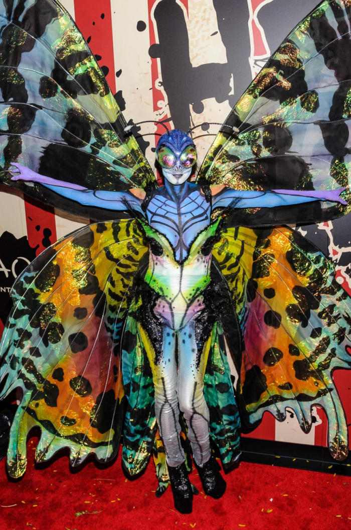 Инопланетянин, зомби, червь и еще 12 самых безумных костюмов королевы Хэллоуина Хайди Клум