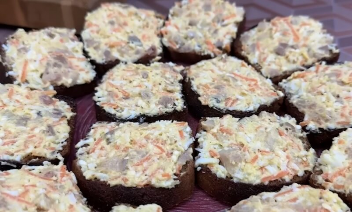 Мировая закуска из сельди на черном хлебе! Рецепт за 5 минут: вкуснее вы точно не пробовали