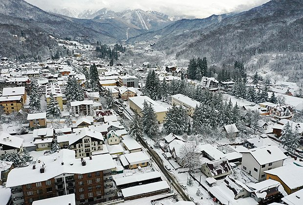 Курорты Красной Поляны зимой-2026: отдых на лыжах и без них, трассы, цены