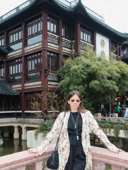 Курс на Восток: Ксения Собчак, Полина Киценко и Аврора Киба проводят время в Китае, а девушка Павла Дурова посетила Токио