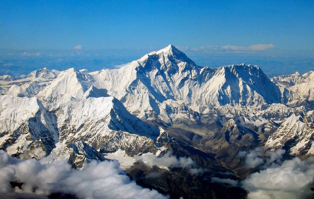 Кто живёт на горе Эверест на высоте 9 километров?