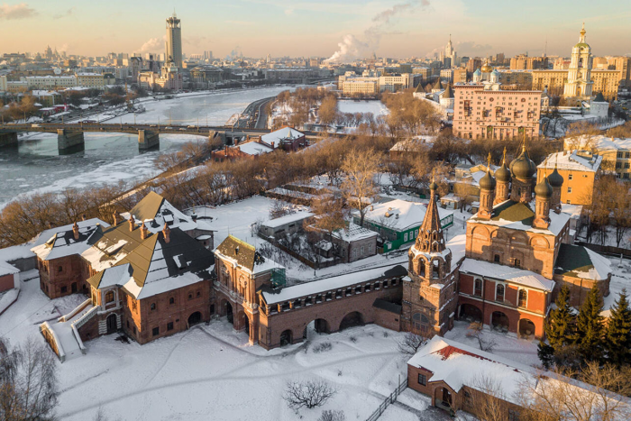 Новогодние уголки Москвы: маршруты для неспешных прогулок