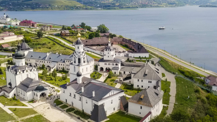 Пешком, на лодке или на осле: 9 мест, где нельзя ездить на машине