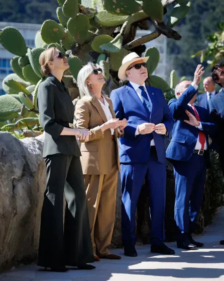 Княгиня Монако Шарлен, князь Альбер II и принцесса Каролина посетили Экзотический сад в Монако