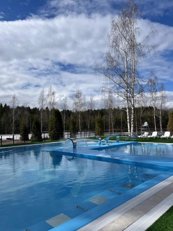 Куда поехать на майские праздники в Подмосковье: 7 проверенных парк-отелей с бассейнами