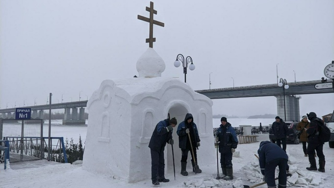 В Барнауле заканчивают строительство Крещенского городка. Фото