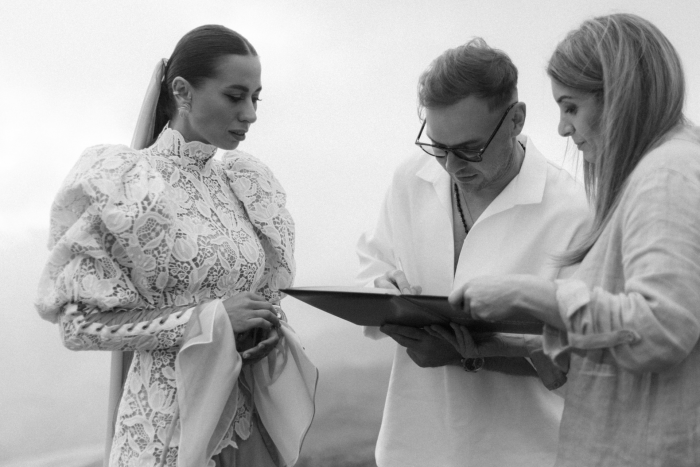 Выездная церемония в горах и платье невесты с отсылками к традициям народа Кавказа - свадьба на плато Бермамыт