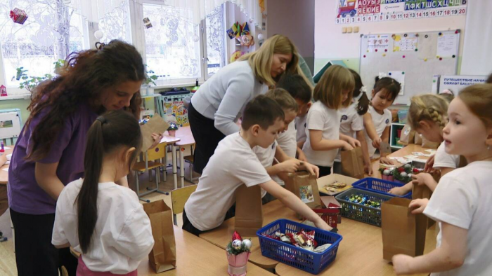 Юные нижнекамцы подготовили новогодние подарки для бойцов на передовой