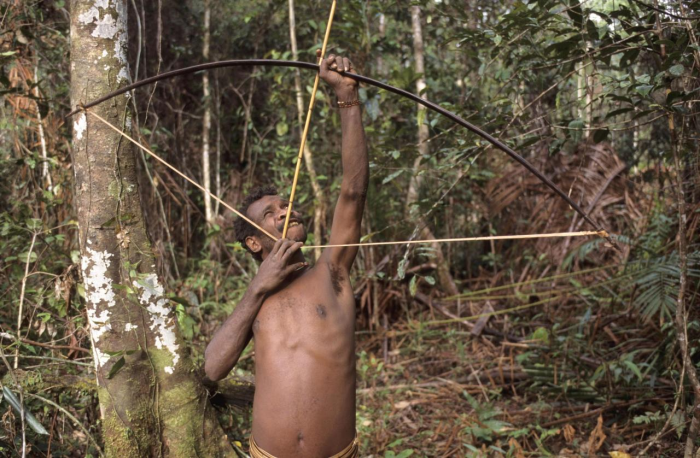 Древолазы-каннибалы: как живут последние первобытные люди на Земле