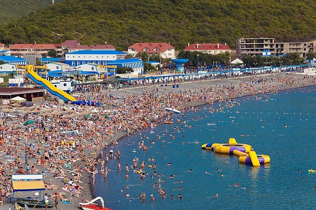 Куда поехать на море с детьми в 2026 году: 11 направлений и курортов для недорогого отдыха