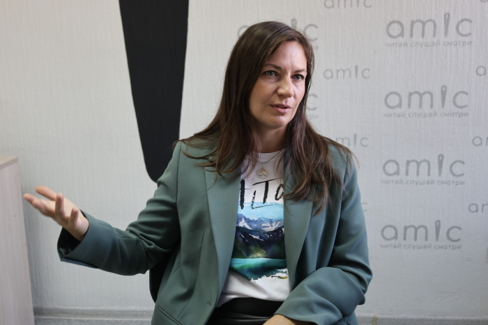 "Все думают, что я живу в горах". Как художница через картины исследует энергию Алтая