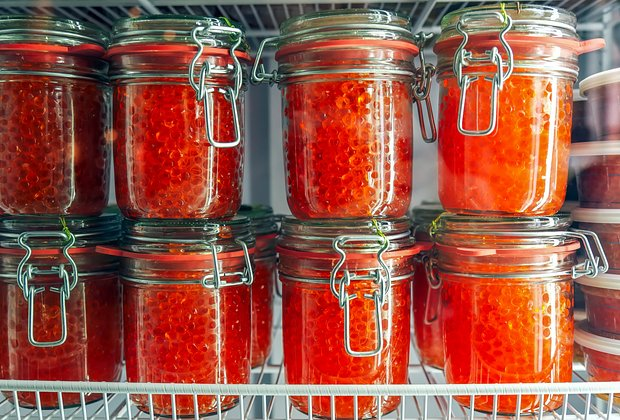 Как быстро засолить икру форели в домашних условиях? Топ-5 простых рецептов