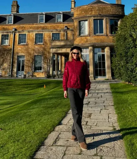 Париж, дети и нарядные ёлки: как Селена Гомес, Виктория Лопырёва, Иванка Трамп, Виктория Манасир и Софья Таюрская отметили католическое Рождество