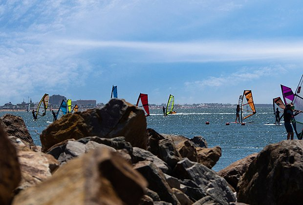 Где недорого отдохнуть на море в России летом 2026 года: лучшие курорты, цены, как добраться