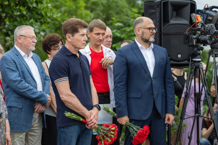 Памятник первому строителю Владивостока открыли на сопке Орлиное Гнездо