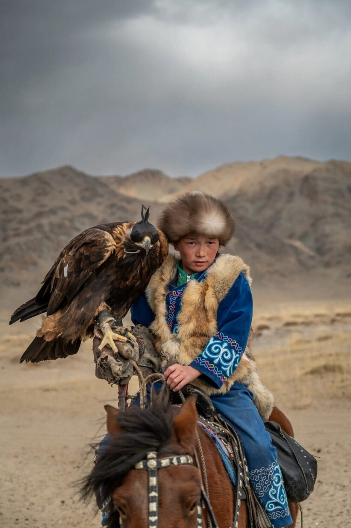 15 фото из сердца Горного Алтая, где люди охотятся с беркутами