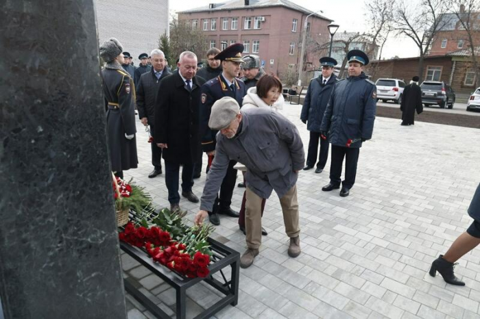 В Барнауле открыли первый в России памятник судебным приставам. Фото