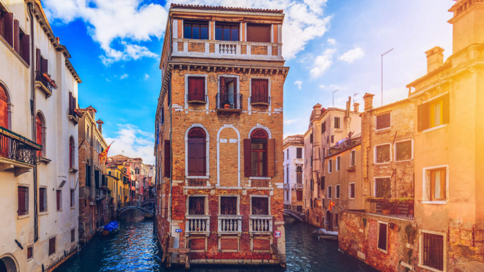 Пешком, на лодке или на осле: 9 мест, где нельзя ездить на машине